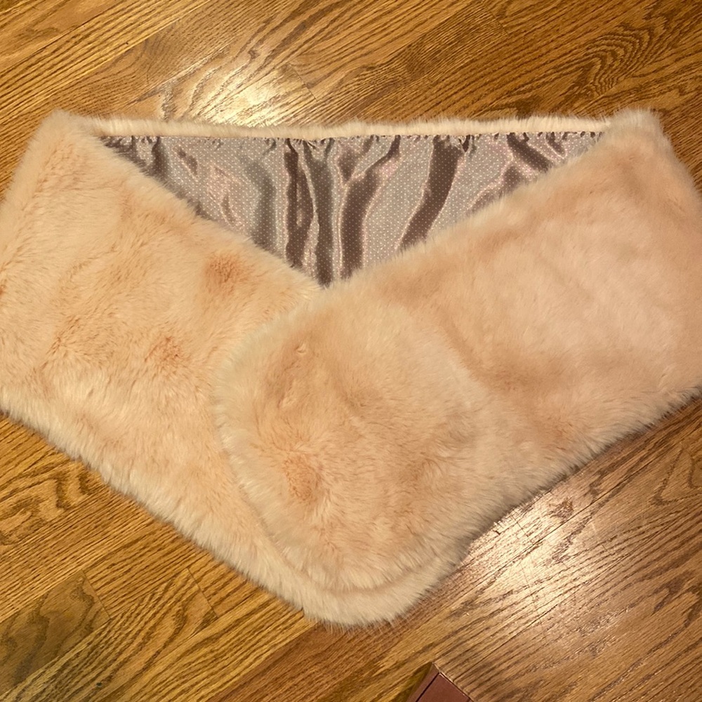 Banana Republic pink faux fur scarf